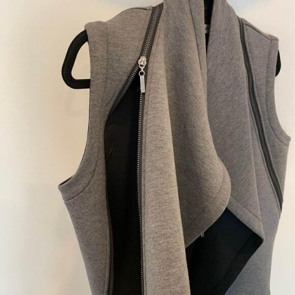 Bianca NYGARD vest. Size medium. Removable panels with zippers. Stunning! - Picture 5 of 8